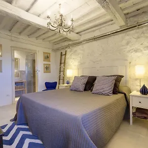 Guest house The Retreat A Romantic Bedroom In Maremma